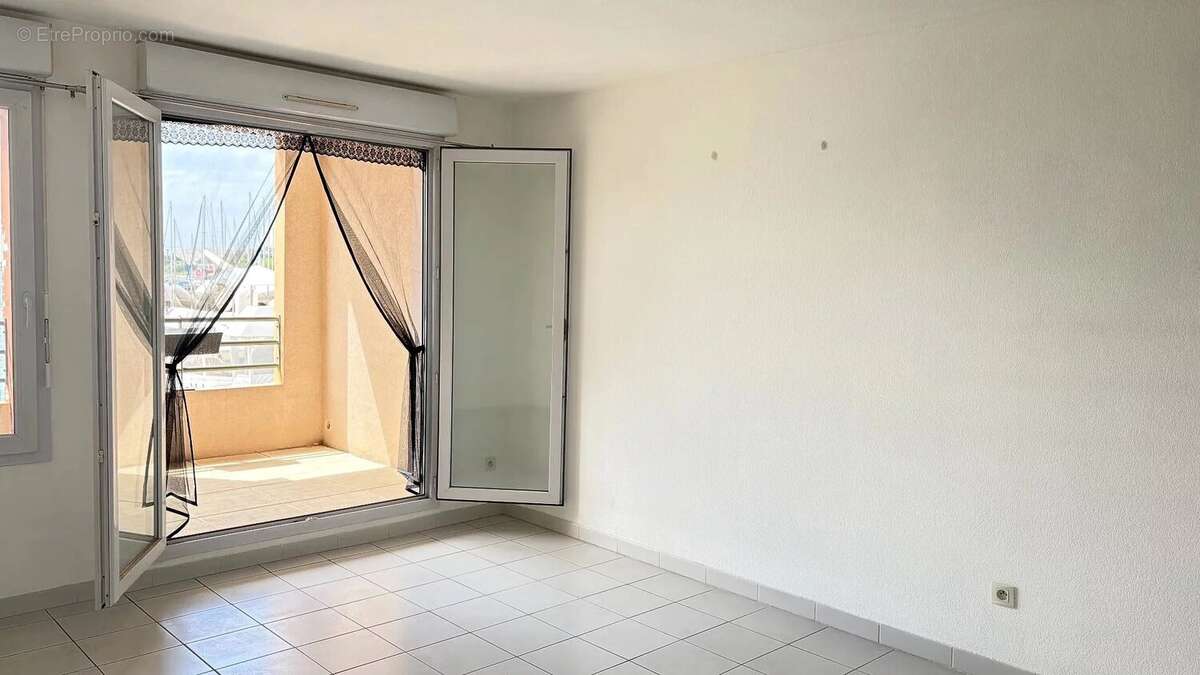 T2 Vue mer - Terrasse - Plein Sud - Parking - Emplacement rare - Port-de-Bouc Plaisance - photo 2