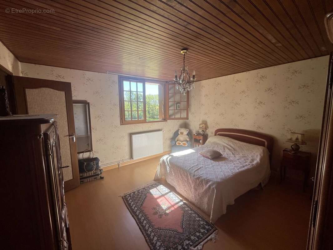 Superbe maison de campagne avec plus de 8 hectares et des boxes à chevaux - photo 10