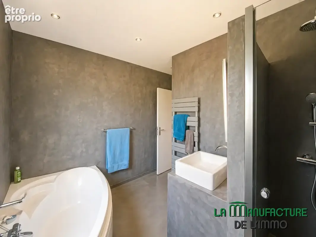 Villa de 184m2 avec piscine et dependance / saint-galmier - photo 16