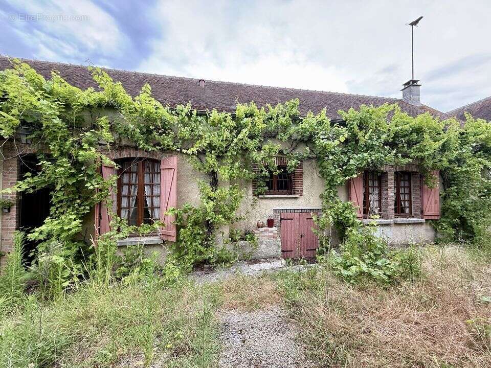 Maison ancienne avec grange et grand terrain - - photo 2