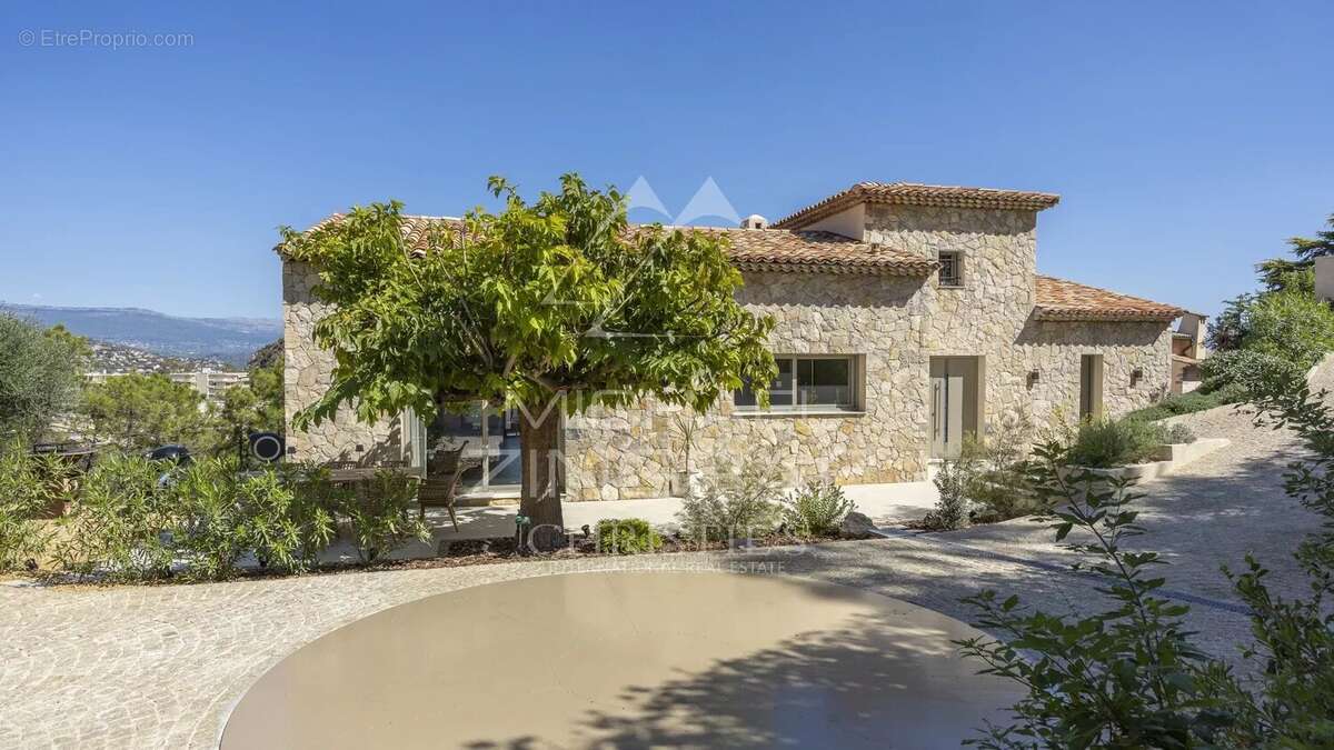 Maison à MANDELIEU-LA-NAPOULE