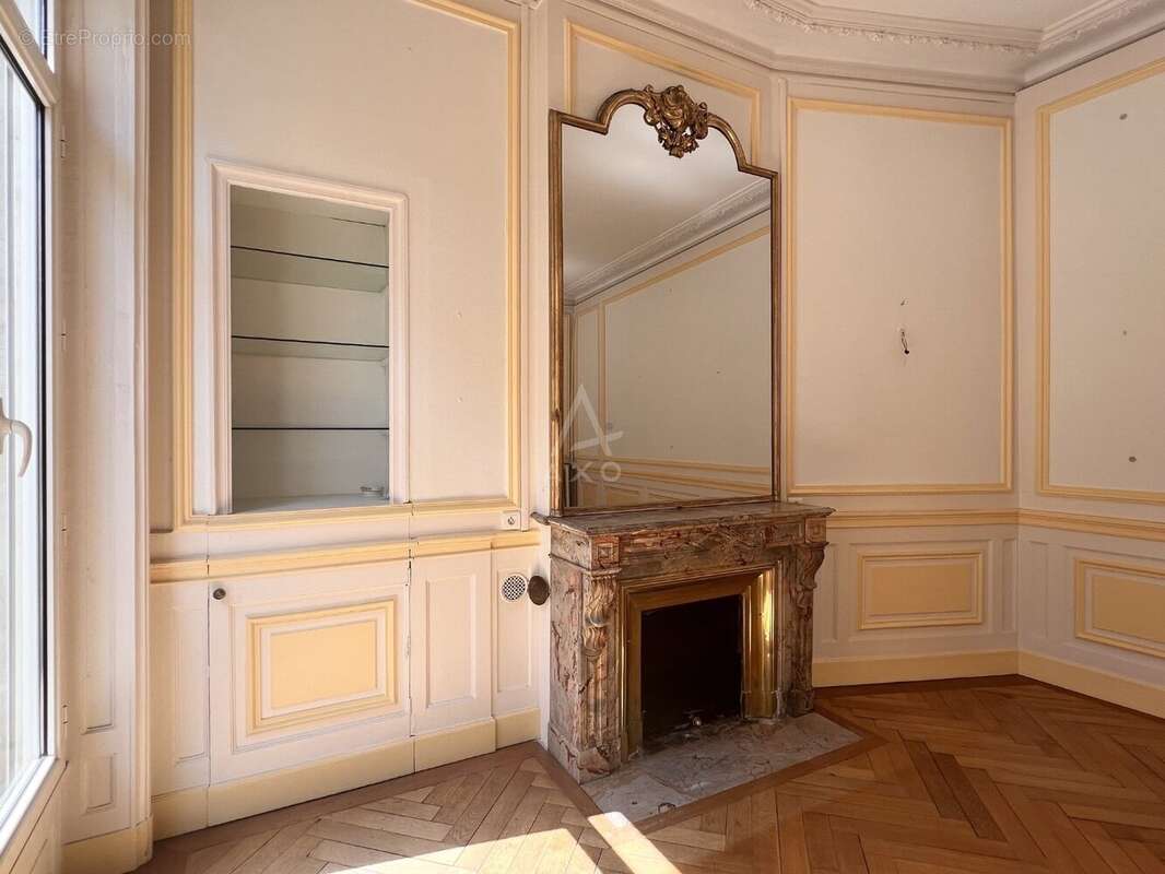 Rue du professeur demons  appartement bourgeois de 103,49 m²  double réception de 40,64 m²  balcon filant  cave de 23,78 m² - photo 4