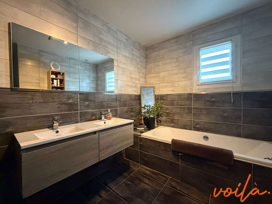 Maison à VILLEMOUSTAUSSOU