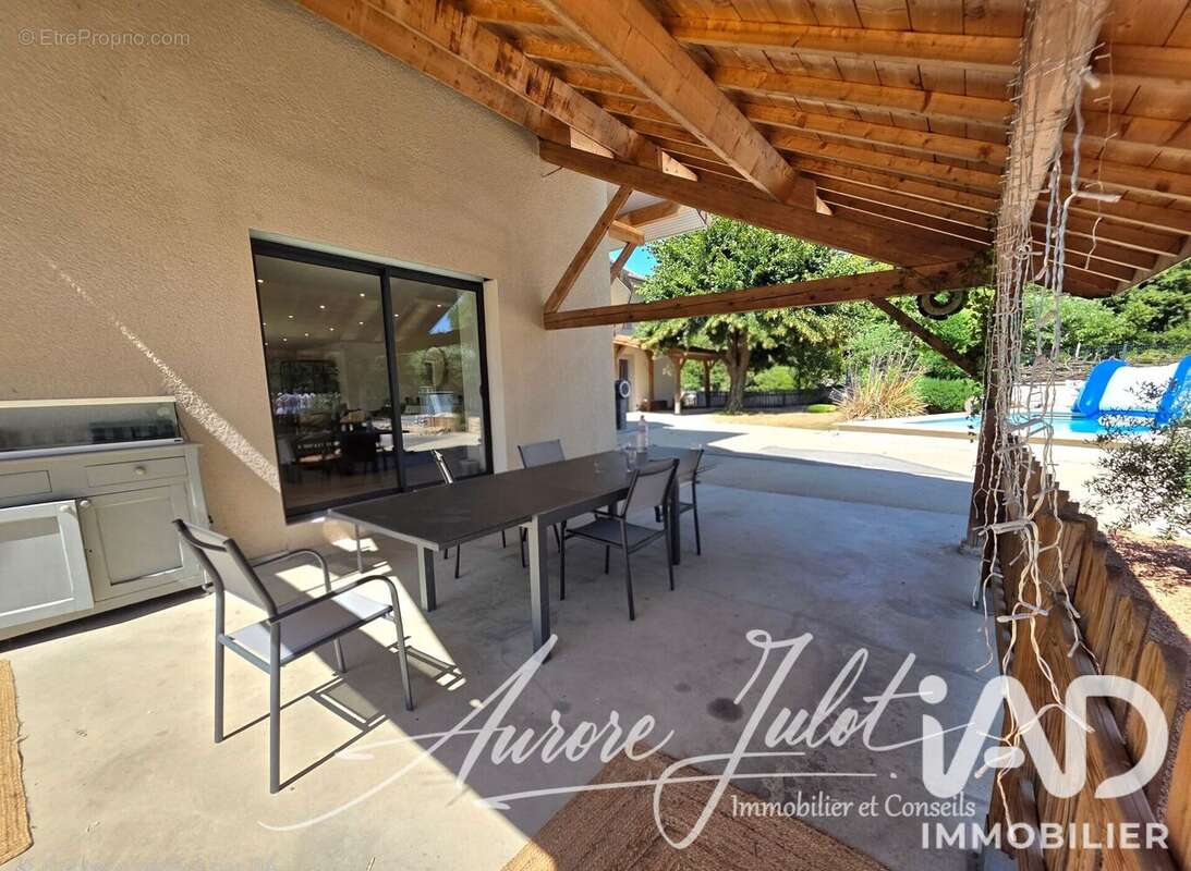 Maison 225 m² à Saint-Clair-De-La-Tour  - photo 6