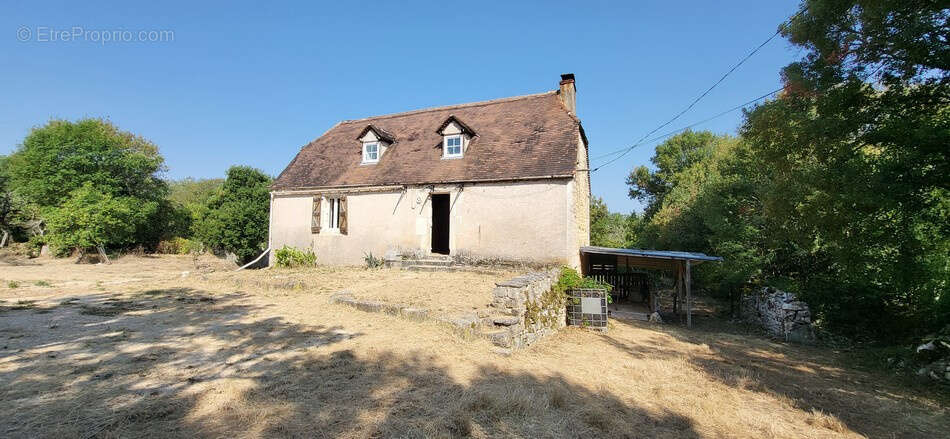 Maison en pierre à rénover sur 4,8 hectares - photo 3