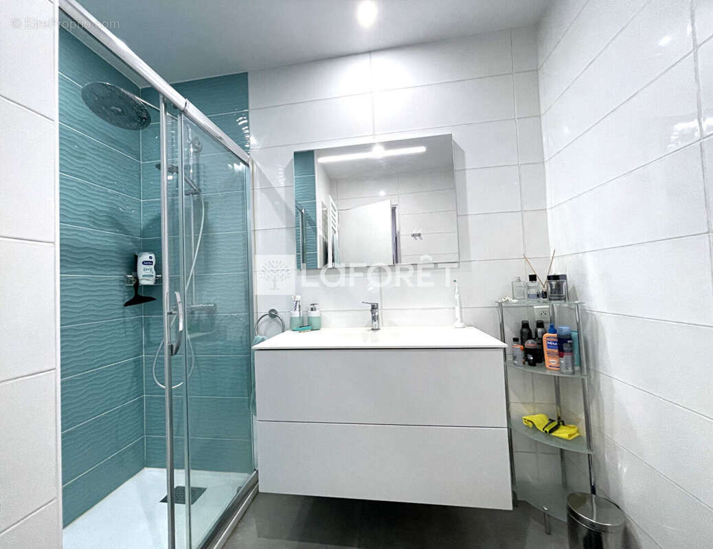Appartement à SAINT-LAURENT-DU-VAR