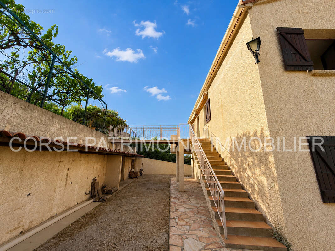 Villa aux multiples possibilités au coeur de Solenzara - photo 8