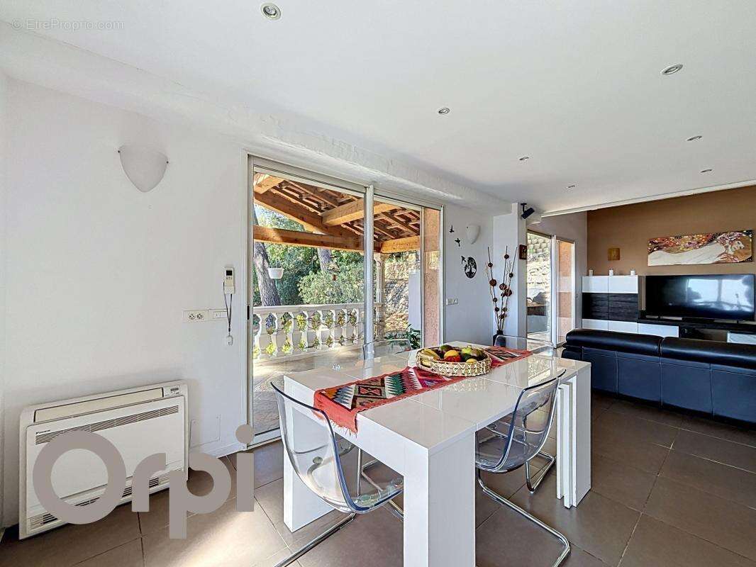 Maison de charme avec vue dominante, studio indépendant, piscine et garage - photo 4