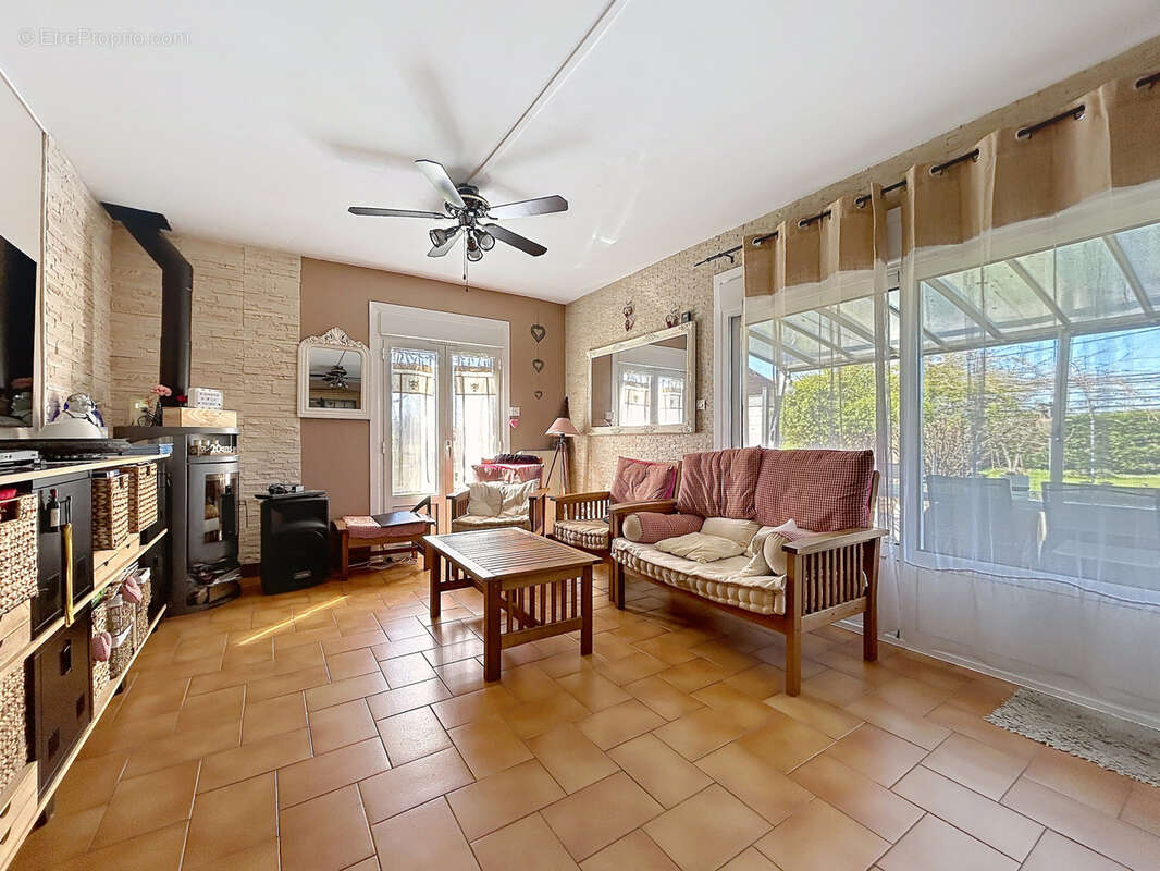 Maison à SAINT-PANTALEON-DE-LARCHE