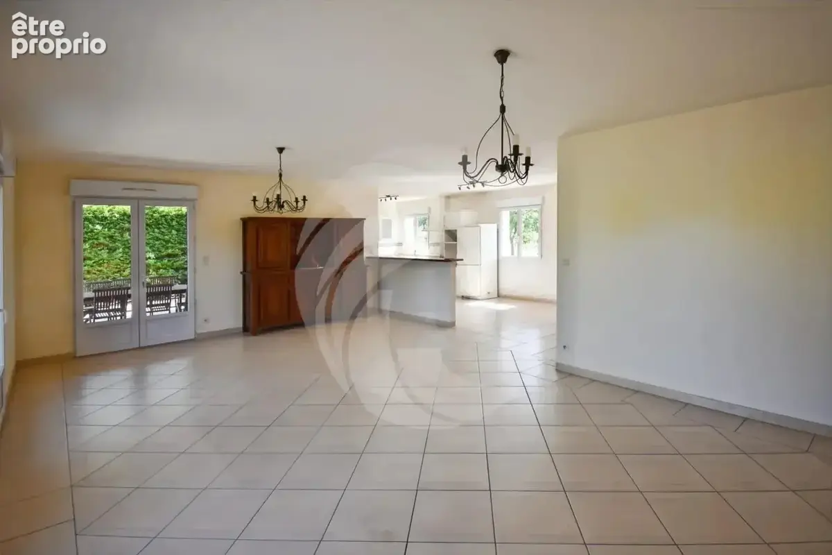 Maison T5 de 2003 avec sous-sol complet et grand terrain à Mirabel - photo 4