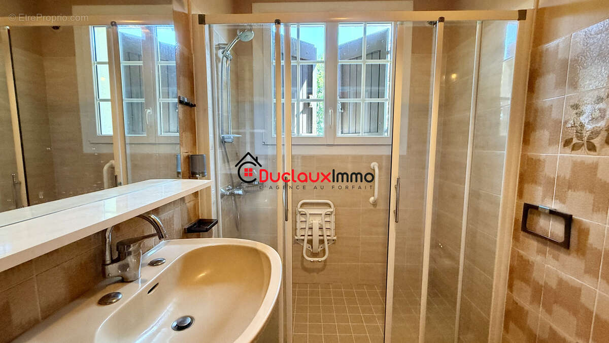 Maison avec vue panoramique - 103 m2 - Terrain de 3 200 m2 - Junhac - photo 8