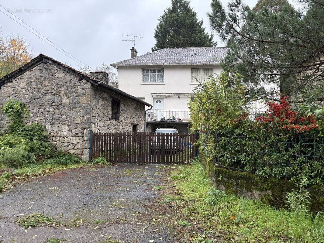 Maison à SAINT-MAMET-LA-SALVETAT