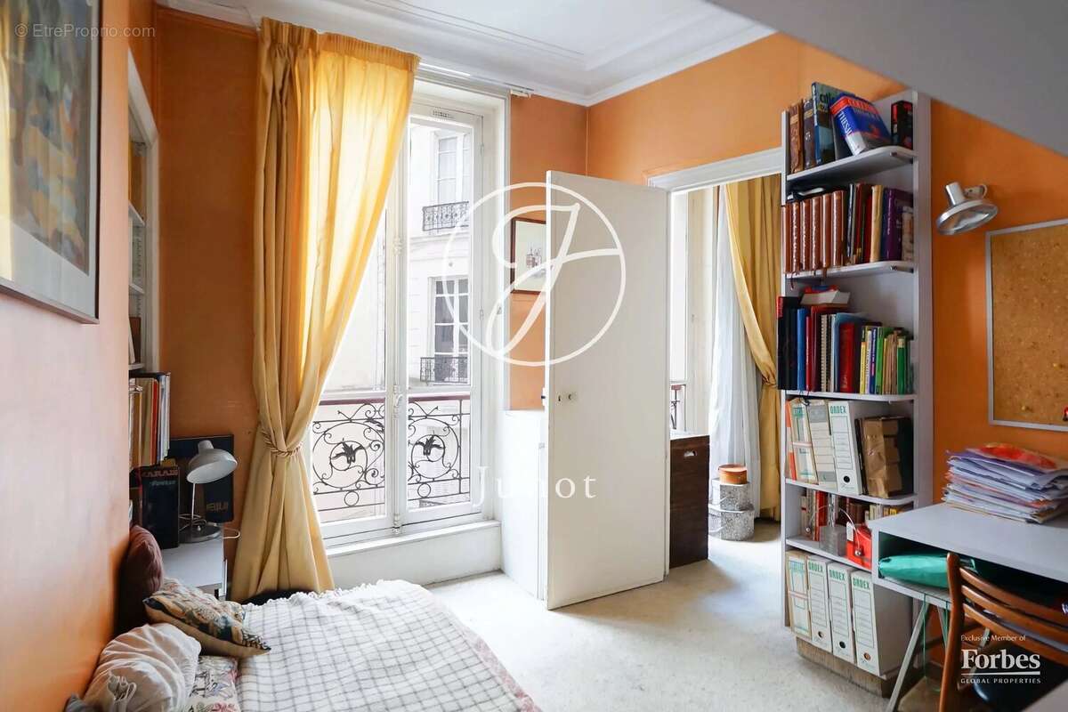Appartement à PARIS-7E