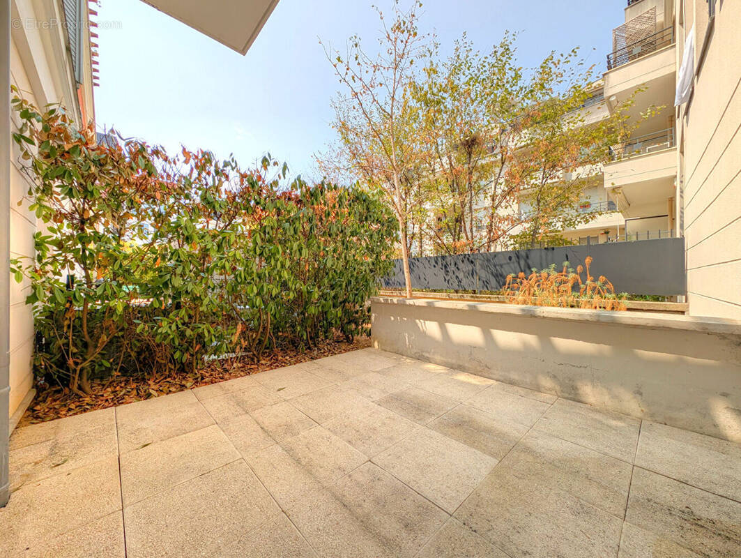 Appartement à LA GARENNE-COLOMBES