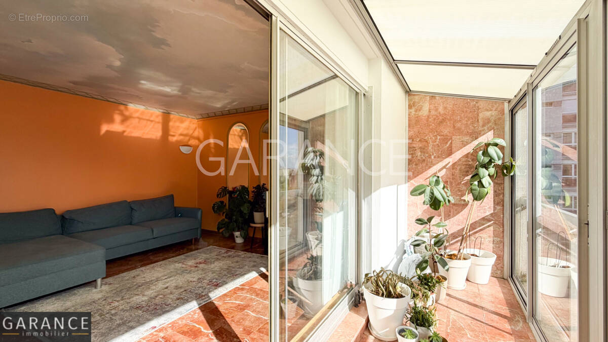 Appartement à PARIS-14E