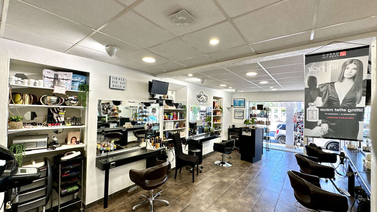 Commerce à CARQUEIRANNE