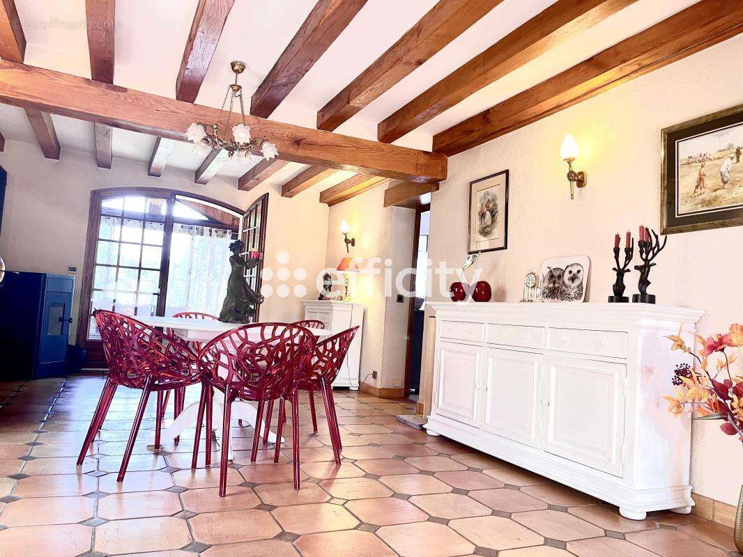 Maison à VER-SUR-LAUNETTE