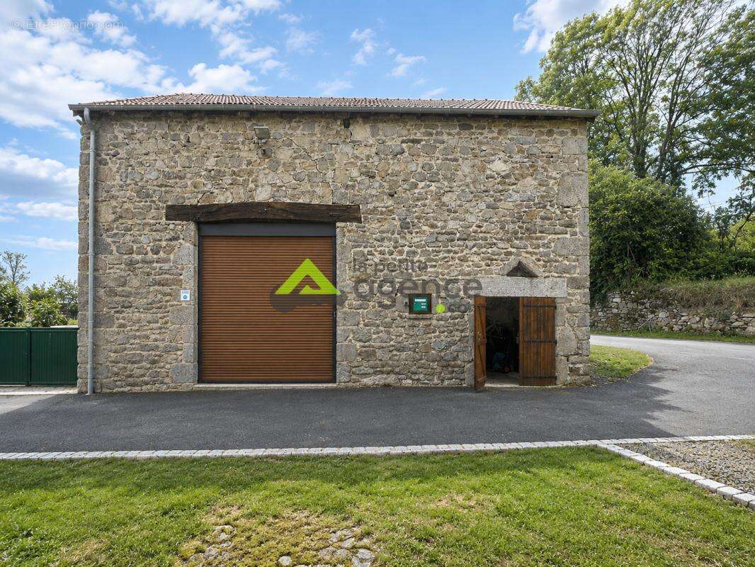 Maison de caractère rénovée avec piscine, sauna et potentiel - photo 14