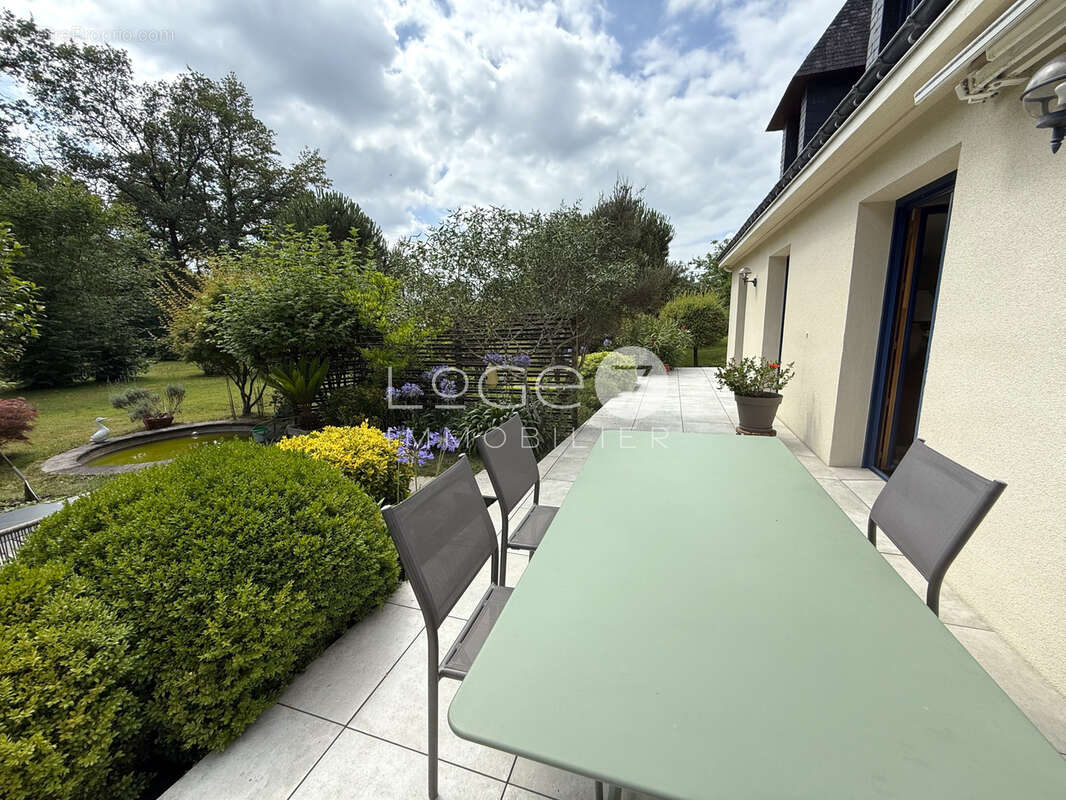 Maison avec vie de plain-pied sur un magnifique parc paysagé - photo 8