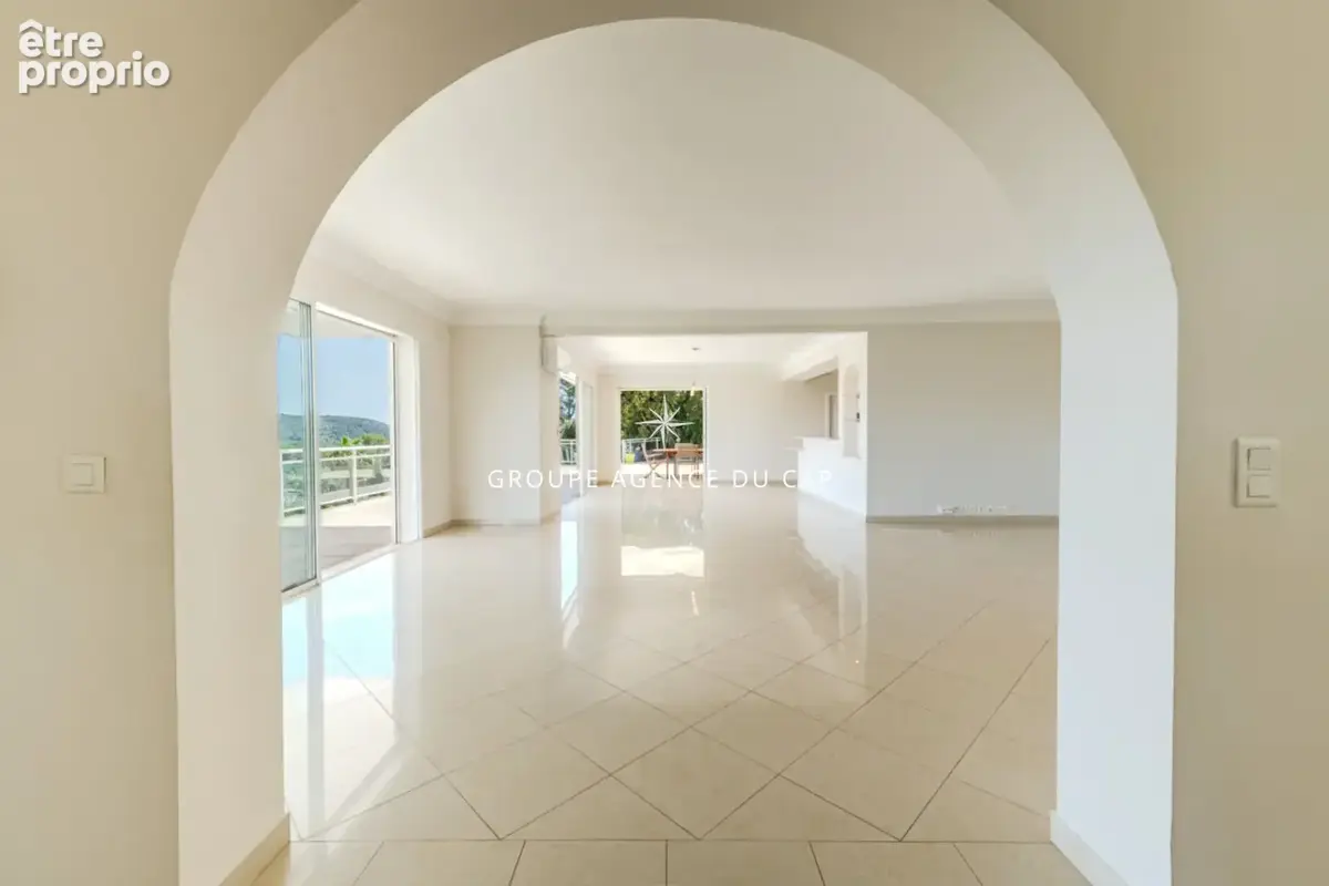 Vue degagee tres belle villa lumineuse de 7 pieces 5 chambres piscine deux garages proche golfs - photo 11