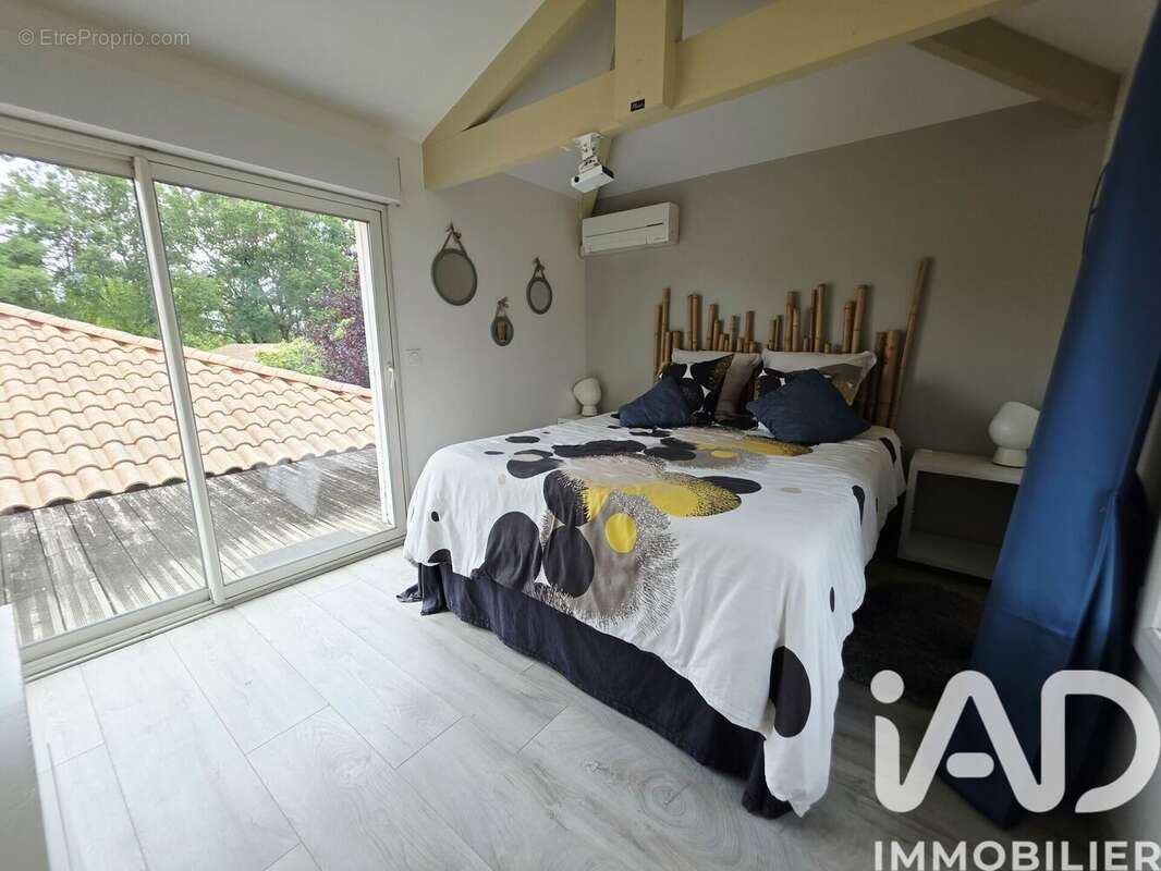 Maison 220 m² à Carbon-Blanc  - photo 6