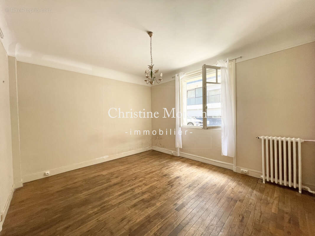 Appartement à NEUILLY-SUR-SEINE