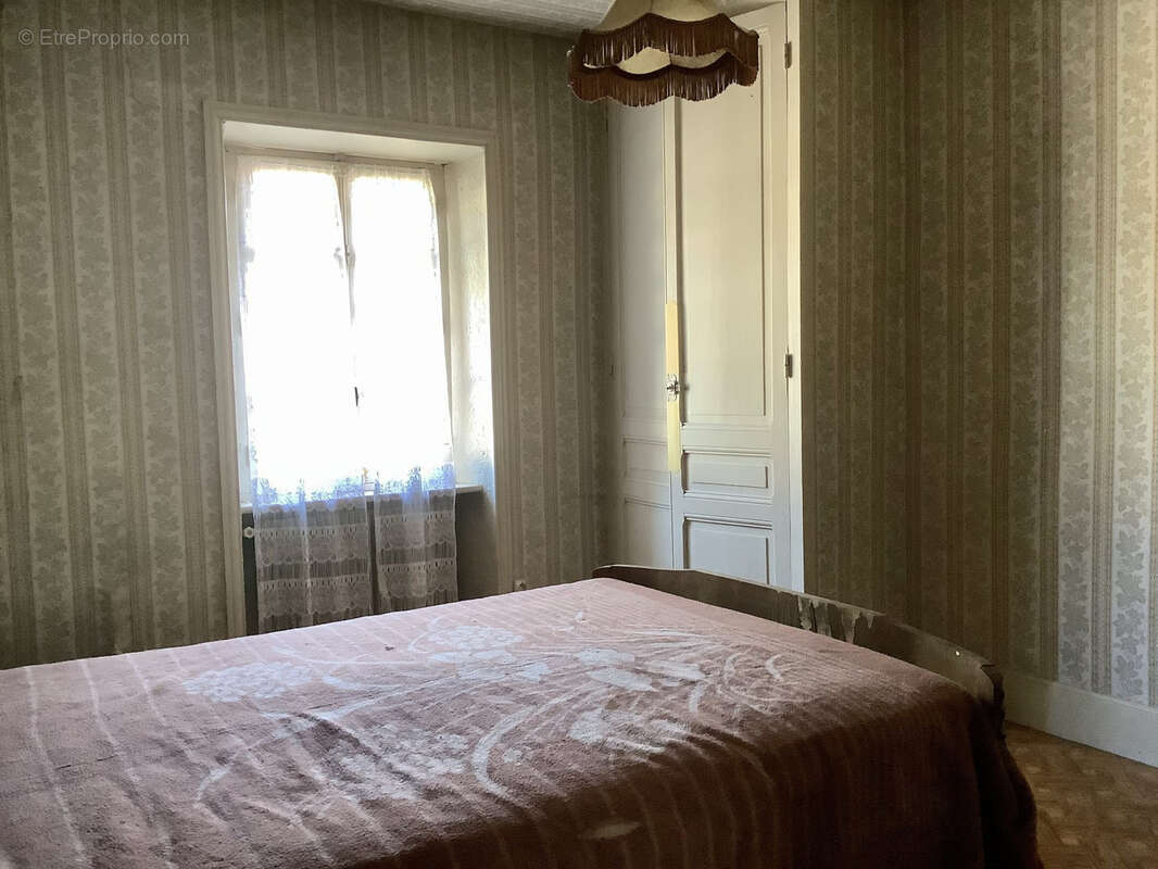 Maison à AUGEROLLES
