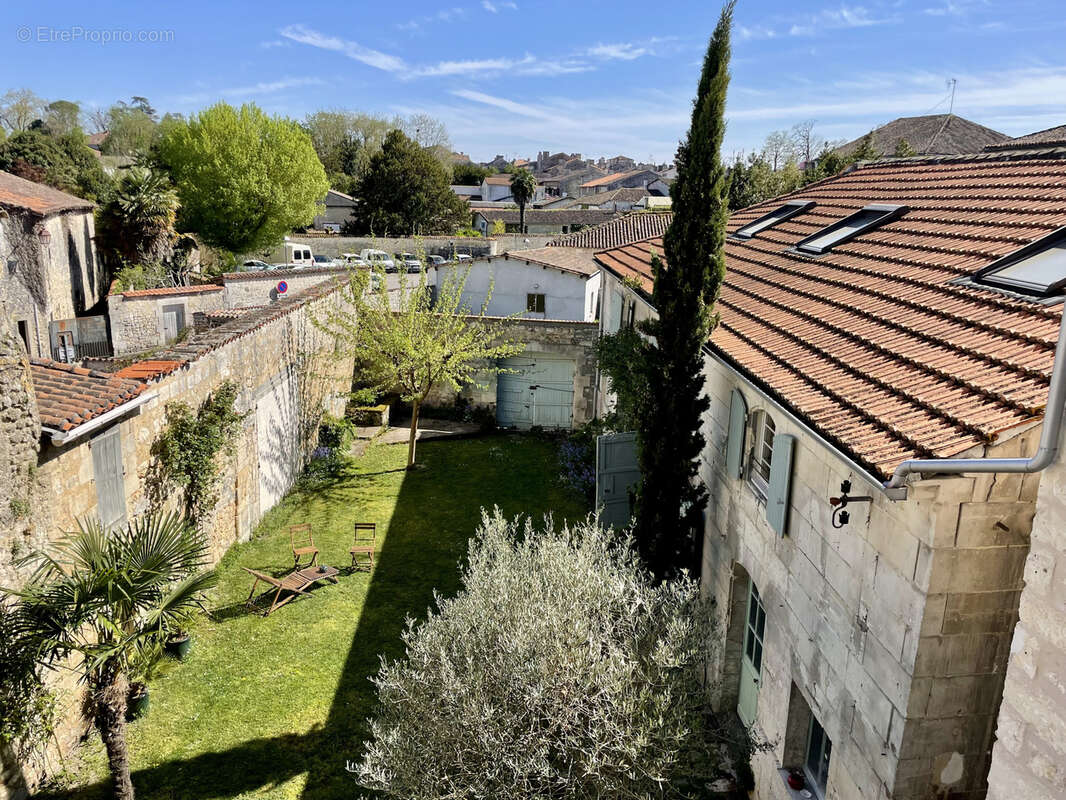 Maison à CHATEAUNEUF-SUR-CHARENTE