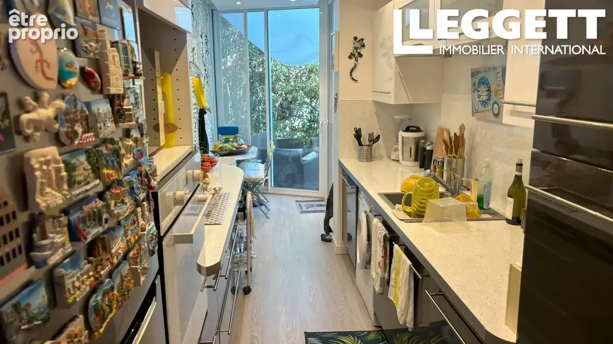 Appartement 2-3 pièces, 70m² avec balcon et jardin de 77m², vue mer 1ère étage surélevé + boxe 18m² et cave - photo 9