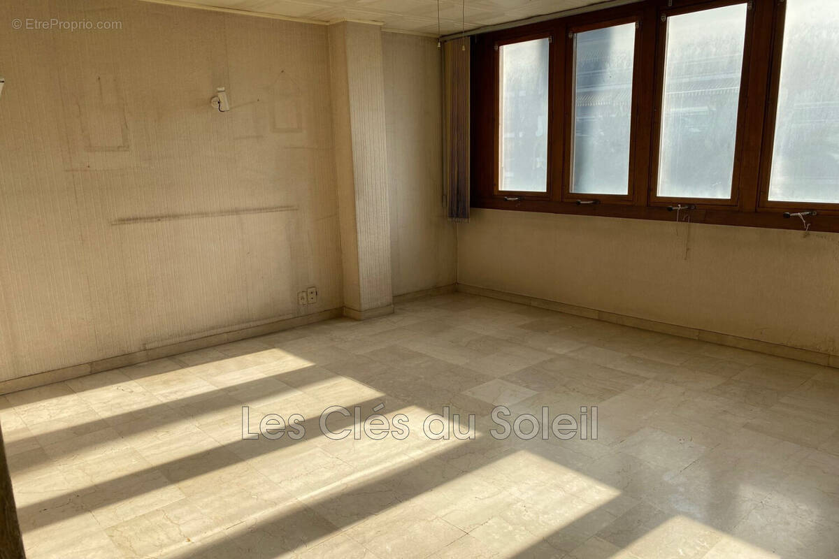 Photo Appartement à Hyeres au prix de 102 000€