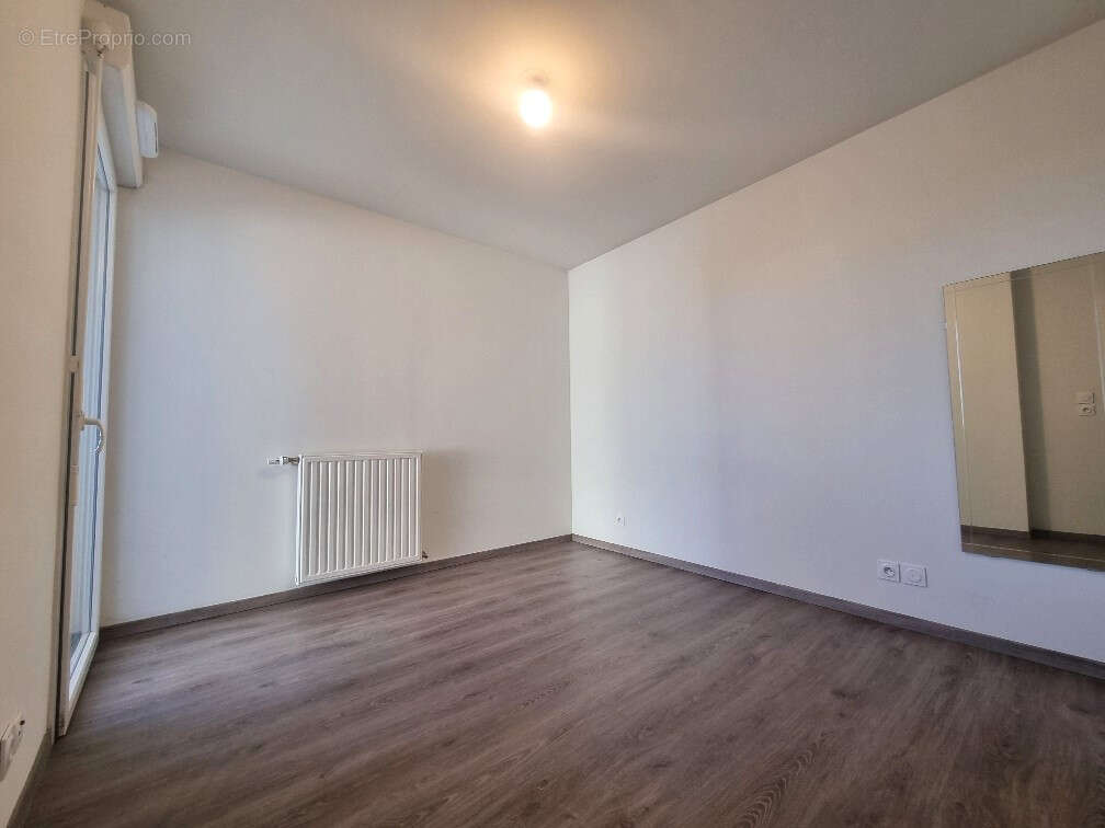 Appartement à BEAUZELLE