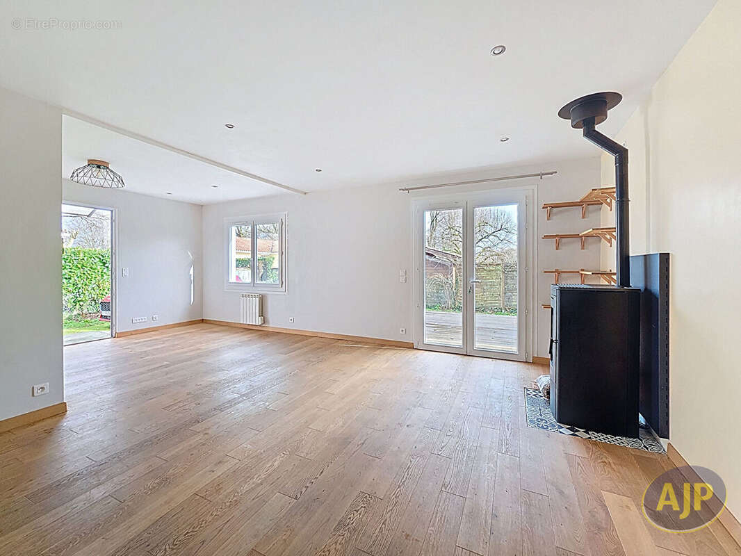 Maison 64 m² 2 chb. terrasse jardin et abri - photo 2
