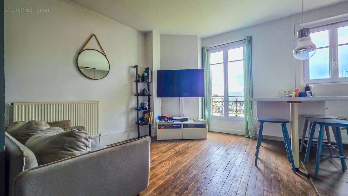 Appartement à LA GARENNE-COLOMBES