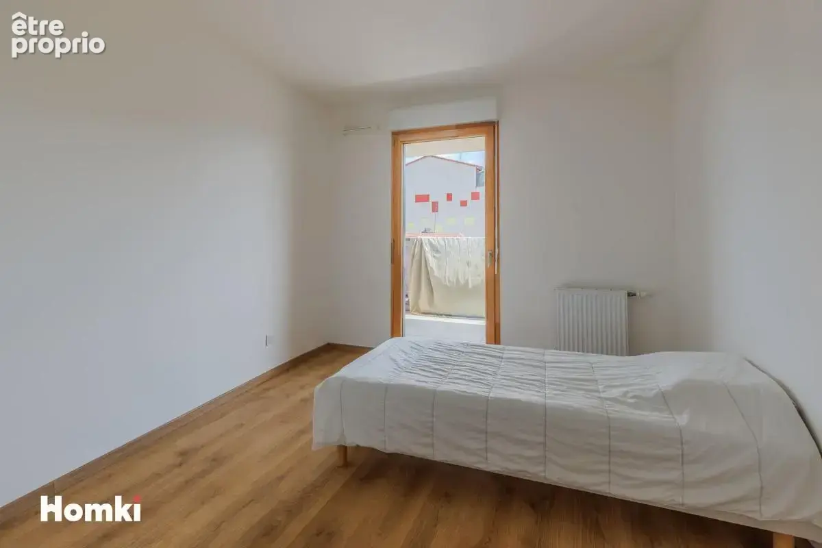 Appartement T3 de 65 m² avec terrasse et place de parking à Vénissieux 69200, Boulevard Laurent Gérin - photo 5