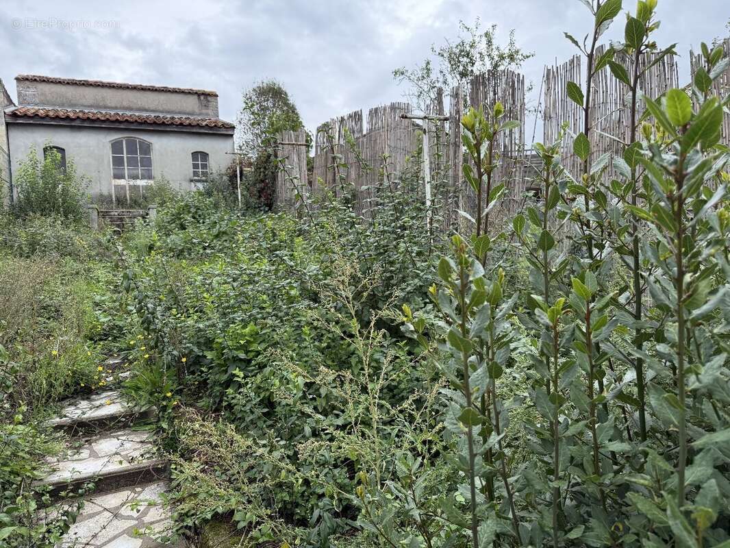 Maison à RUELLE-SUR-TOUVRE
