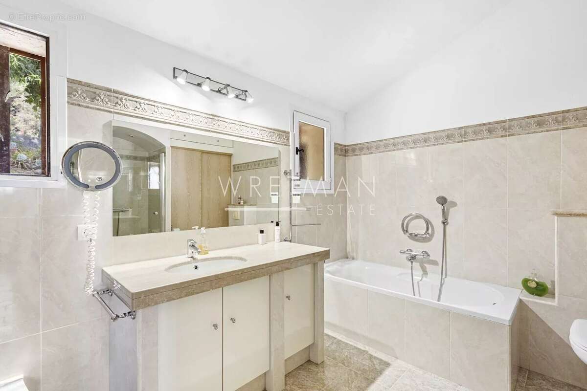 Maison à TOURRETTES-SUR-LOUP