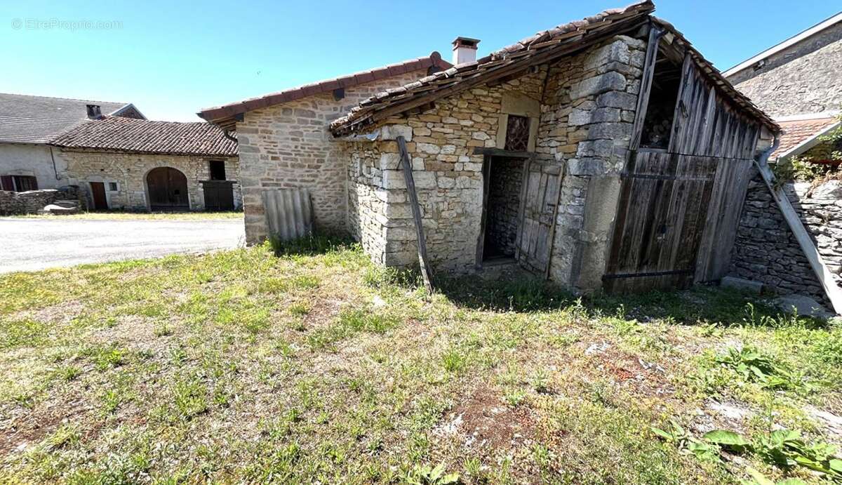 Ancien corps de ferme en pierre à rénover -  Fort potentiel au coeur du Jura - photo 10