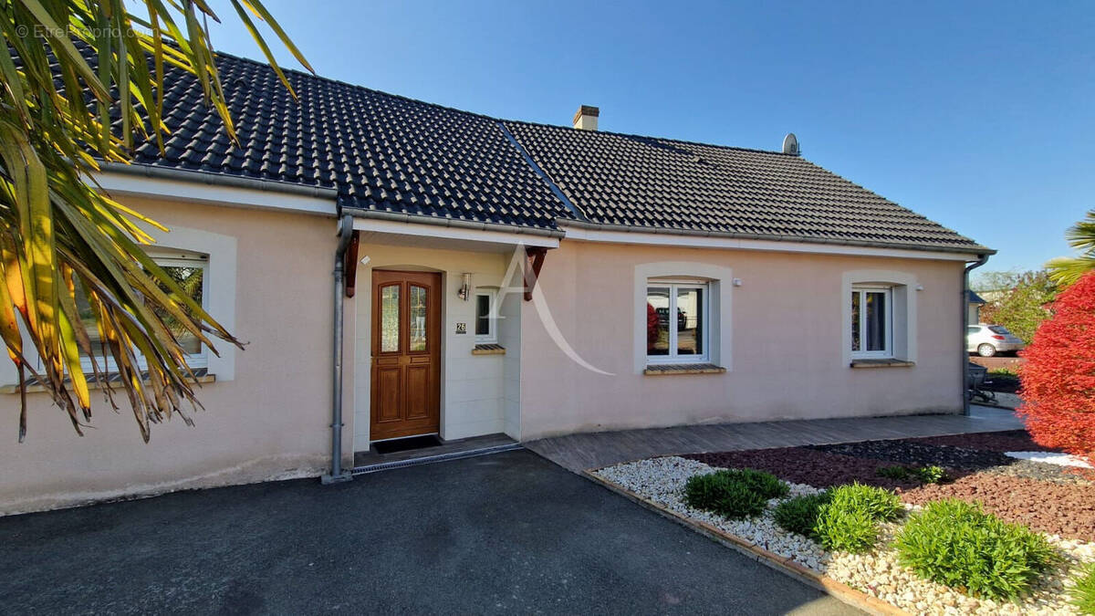 Maison à LA BAZOGE-MONTPINCON