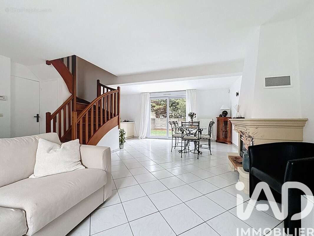 Photo 2 - Maison à LE BLANC-MESNIL