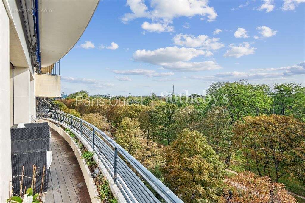 Appartement à NEUILLY-SUR-SEINE