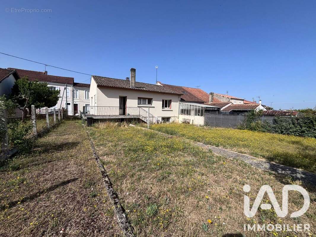 Maison 85 m² à Saintes  - photo 4