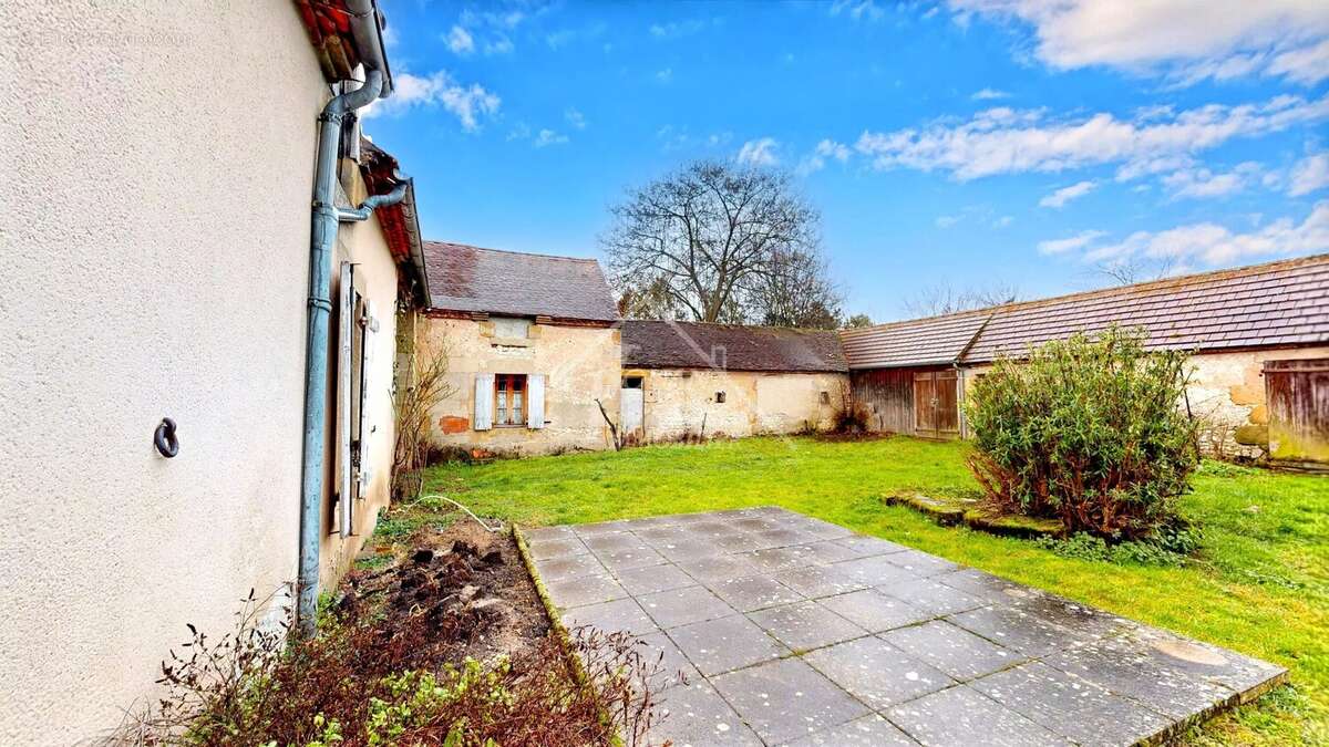 Maison à AGONGES