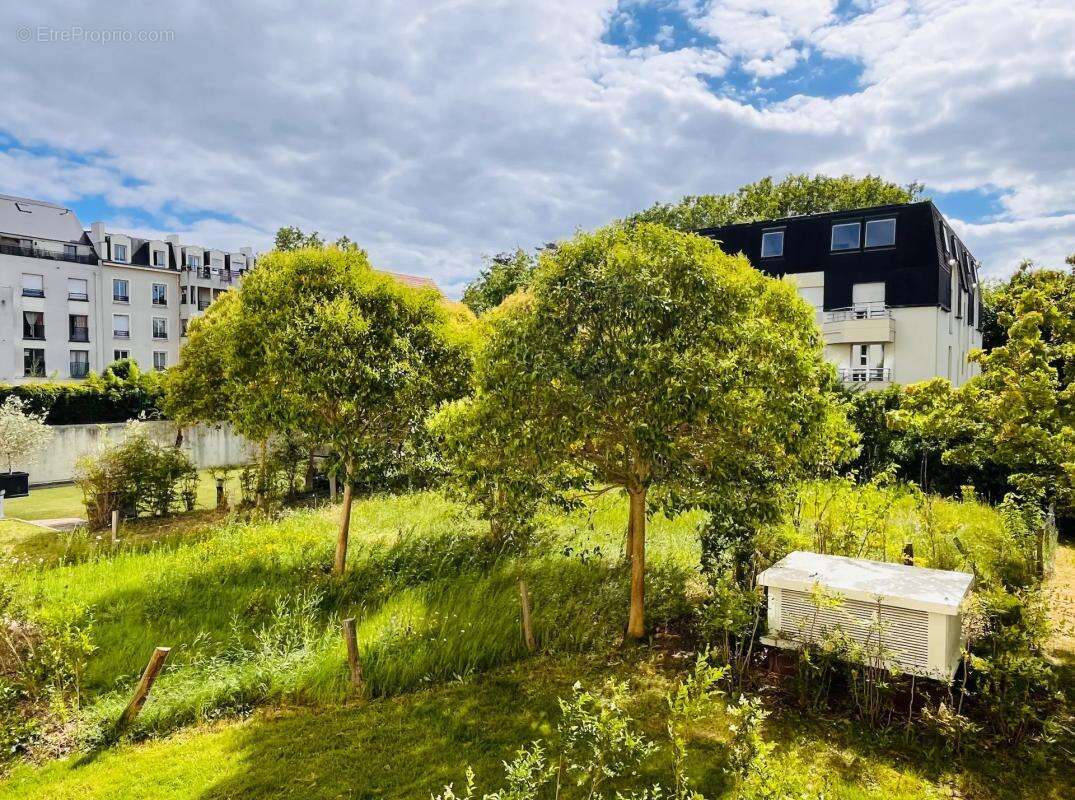 Appartement à LA GARENNE-COLOMBES