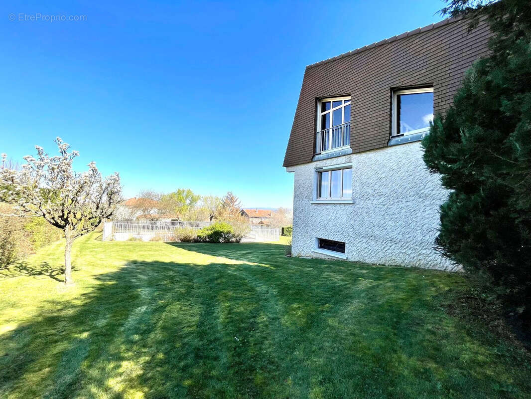 Maison à COMMELLE-VERNAY