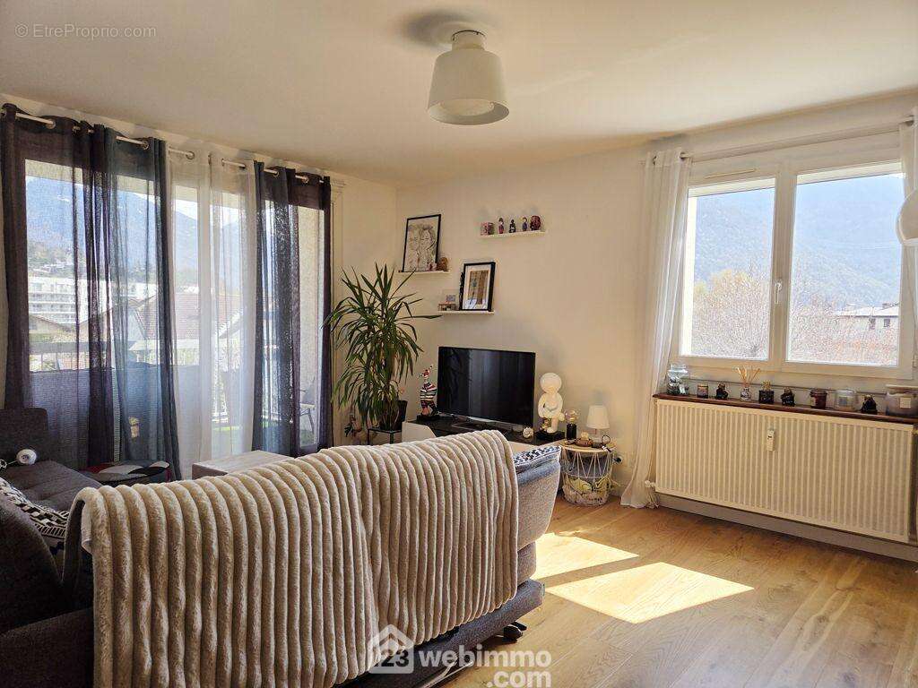 avec une belle terrasse orientée Est, - Appartement à ALBERTVILLE