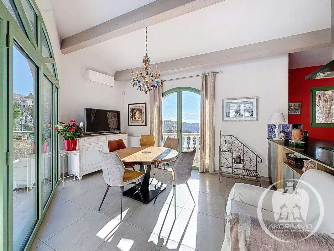 Maison à CASTAGNIERS