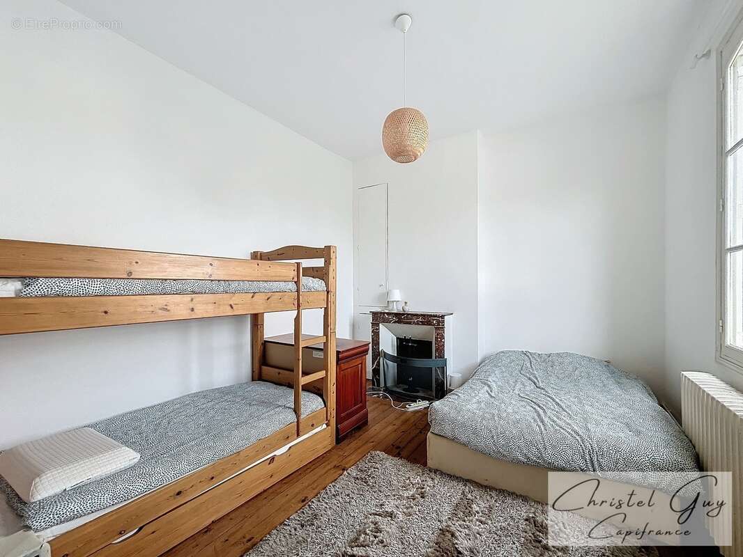 Vaas (72500) - Propriété de Charme 1910 de 175 m² + Maison d'amis, 7 Pièces, Terrain de 1260 m², Idéale Résidence Principale ou  - photo 13