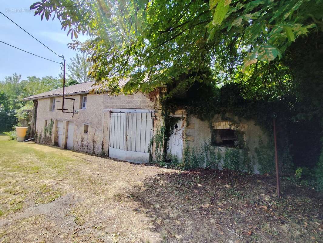 Maison à RUFFEC