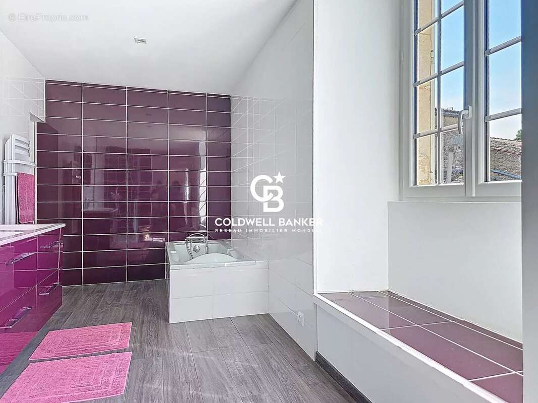 Maison à SAINT-JEAN-D&#039;ANGELY