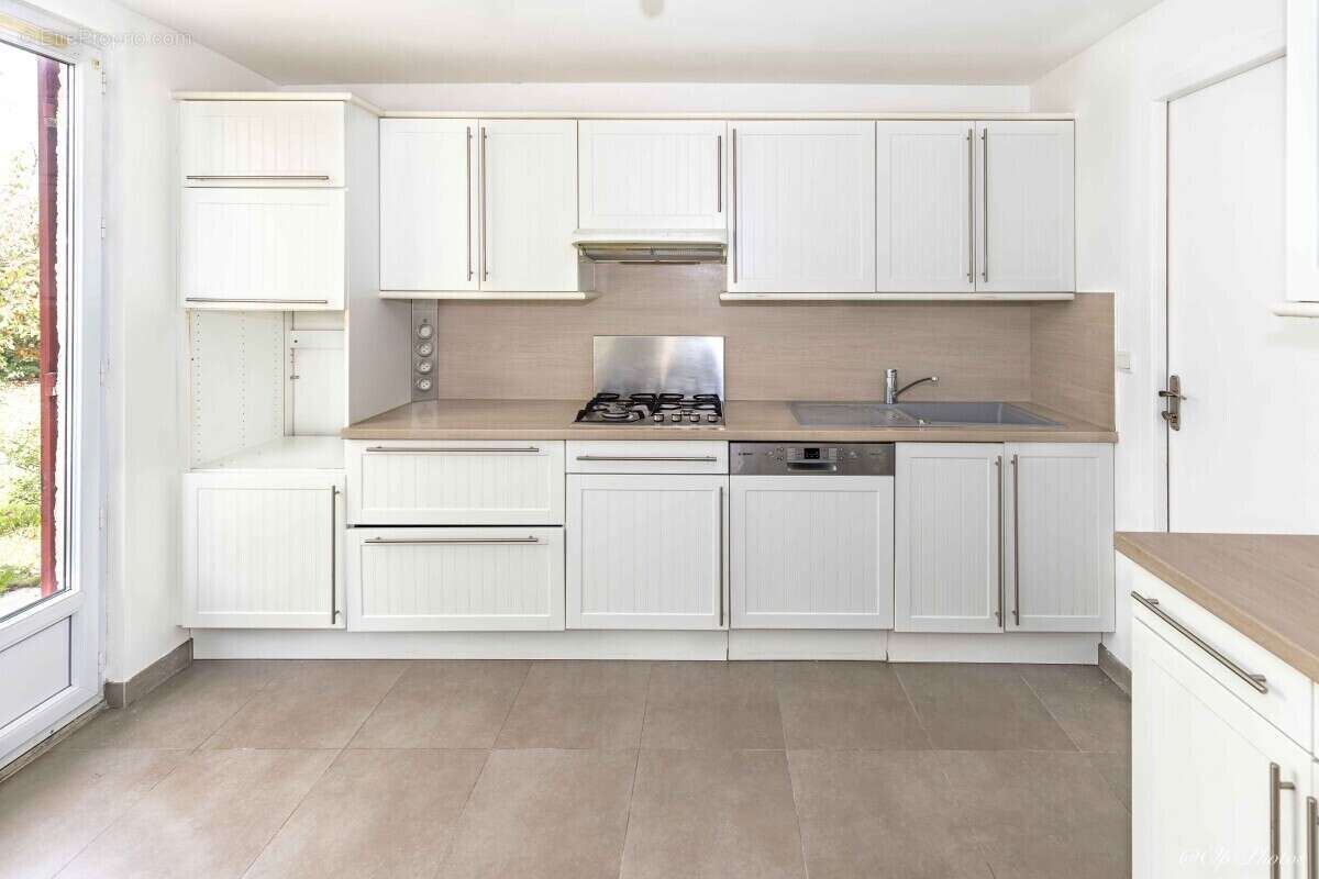 Maison à LE MESNIL-SAINT-DENIS